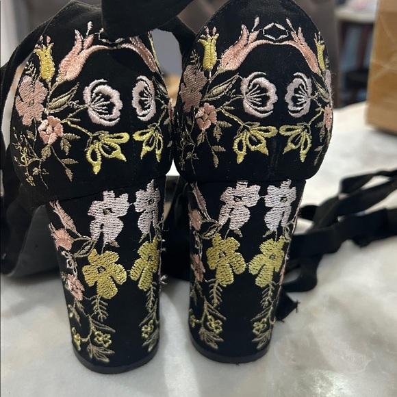 JUSTFAB Black Suede and Embroidered Block Heels - Picture 3 of 5